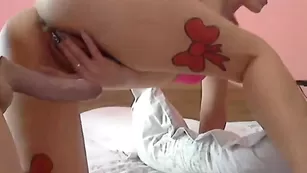 Татуированная стерва трахается с подружкой angeliqueanne