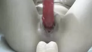 Пылкая сучка xnikka трахнула оба отверстия