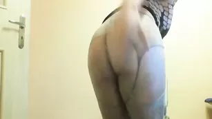 Красавчик FaustBi трахает свой анал