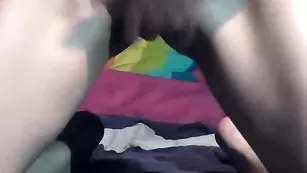 Крошка HollyCool ласкает писю пальцами