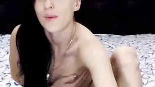 Крошка -JonnyKate- мастурбирует писю