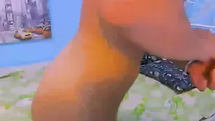 Жопастенькая куртизанка трахает очко TeenSonya