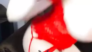 Зачетная курва трахает киску пальчиками moonlight4u