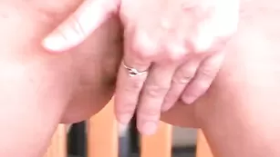 hotMakenzie Вальяжно заигрываю с киской крупным планом