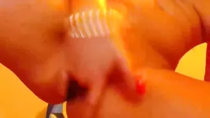 sujutits насладила гнёздышко пальчиками