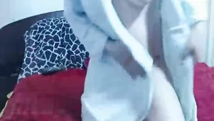 Похотливая сука OrgasmikAngel любить по дрочить перед камерой