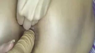 Ненасытная малышка CuteBlondie18 по дрочила обе дырочки