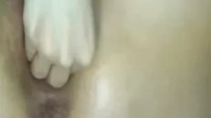 Ненасытная малышка CuteBlondie18 по дрочила обе дырочки