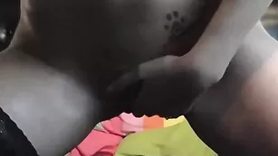 Смазливая IrinaSwan трахает половые губки