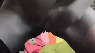 Смазливая IrinaSwan трахает половые губки