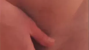 Сучка с пирсингом ласкает половые губки PetiteTatiana