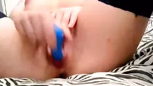 Зачетная самка трахает пизду awesome_girl