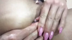 Голая дама трахает анал фаллосом hotgirl4u