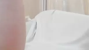 Рыжая бестия alisaelita1 трахает оба отверстия