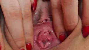 Знойная шкура JuliaCherry жестко растягивает киску