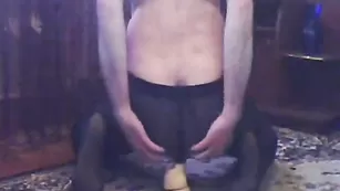 Озабоченный мужик ssddmm оседлал страпон