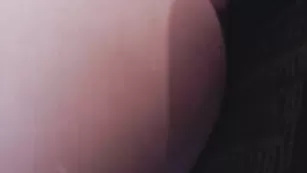 Горячая стерва облизывает яйца чувака coupleshow