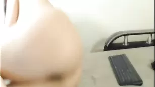 Грудастая сучка трахается фаллосом Beautystar69