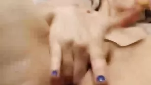 Белобрысая курва ninahot27 трахнула обе дырочки