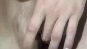 Шальная краля HollyShine трахает половые губки