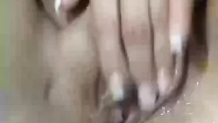 Шальная краля HollyShine трахает половые губки