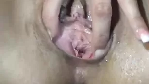 Шальная краля HollyShine трахает половые губки