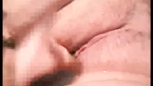 Зрелая толстушка трахается секс игрушкой Ledi43