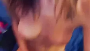 Милая девочка получает оргазм Esstelle