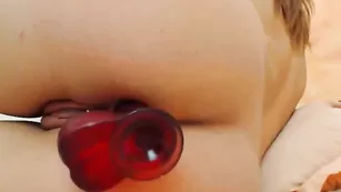 Рыжая крошка JuliaCherry трахает упругую попку