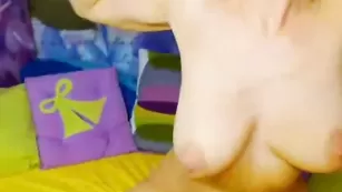 Сисястая барышня HottestBabe трахает половые губки