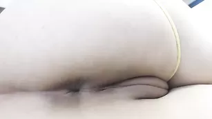 Русская стерва трахает себя пальчиками ypokucekca