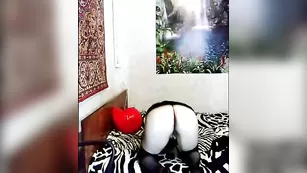 Пышная мамочка шалит в привате konhita