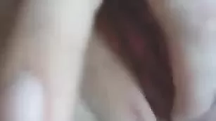Грудастая BabyFeline мастурбирует киску пальчиками