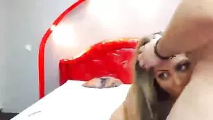 Красивая блондинка страстно трахается JulesNMike