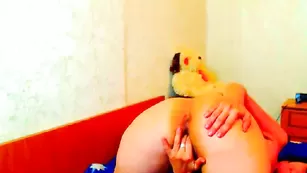 Зрелая чертовка Juicy30 занялась фистингом