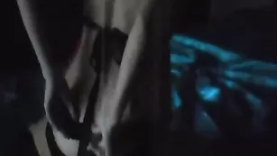 Распутная малышка ReginaNoir эротично позирует