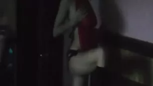 Распутная малышка ReginaNoir эротично позирует