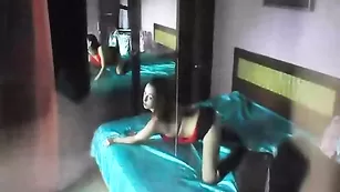 Распутная малышка ReginaNoir эротично позирует