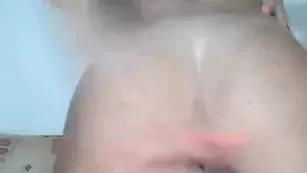 Пышногрудая TanjaTITS трахает киску пальчиками