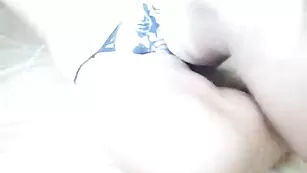 Шлюшка PohotNikta позирует с хвостиком в заднице