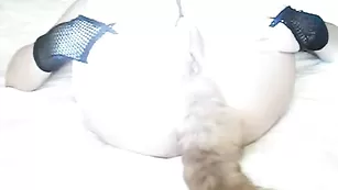 Шлюшка PohotNikta позирует с хвостиком в заднице