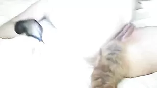 Шлюшка PohotNikta позирует с хвостиком в заднице