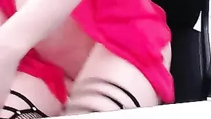 Аппетитная блонда SensualSarrah в привате