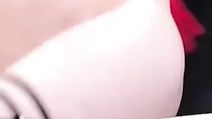 Аппетитная блонда SensualSarrah в привате