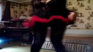 Русская детка Lolochka888 танцует в чулках