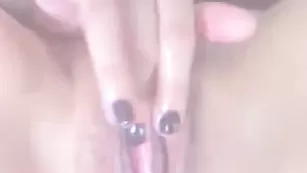 Худенькая проказница нежно теребит пизду ValerySweet