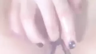 Худенькая проказница нежно теребит пизду ValerySweet