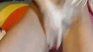 Жаркая сучка трахает очко фаллосом WildLinsy