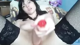 Пылкая соска трахает пизду oEnigmAo