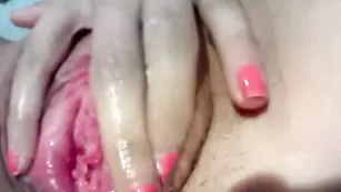 Порочная сучка теребит половые губки pamela01sexy